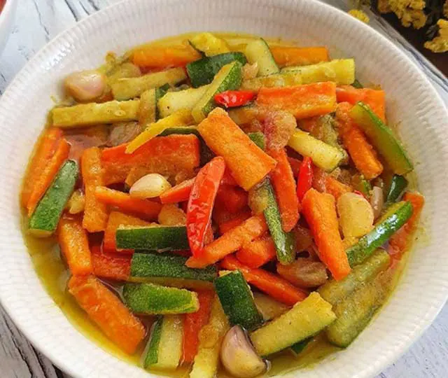 1613696394-resep-acar-kuning.webp