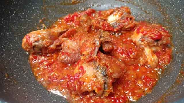1730955829-ayam-sambel-merah.jpg